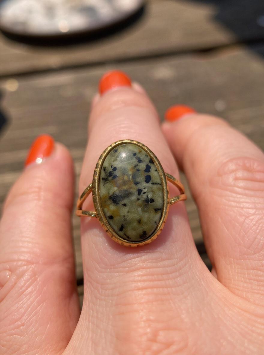 Vintage Luxury 18K Gold Stone Ring